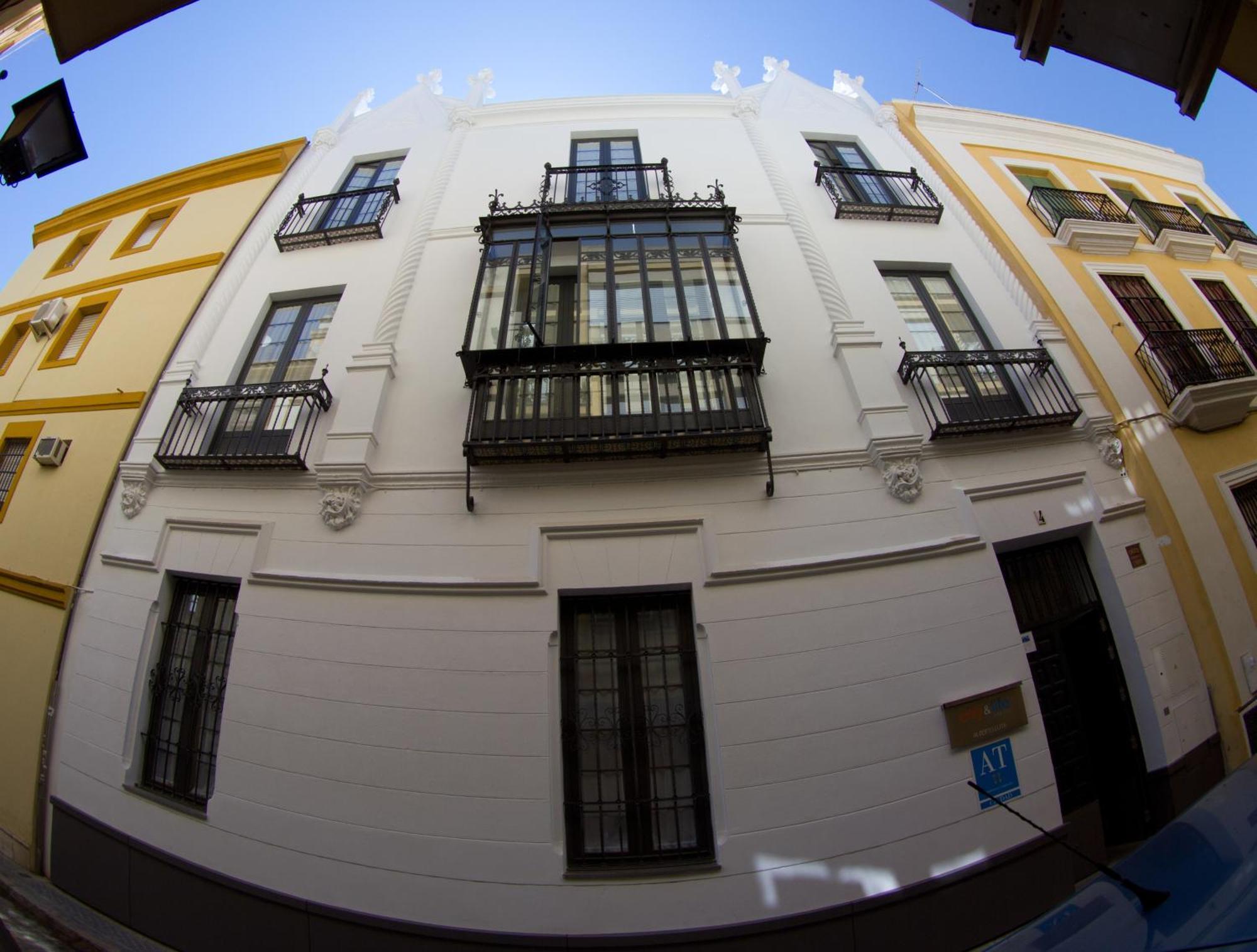 Life Apartments Alberto Lista Siviglia Esterno foto